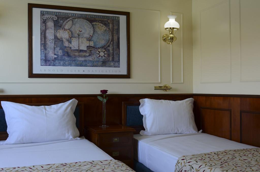 Invicta Ribeira Boat Hotel Porto Luaran gambar