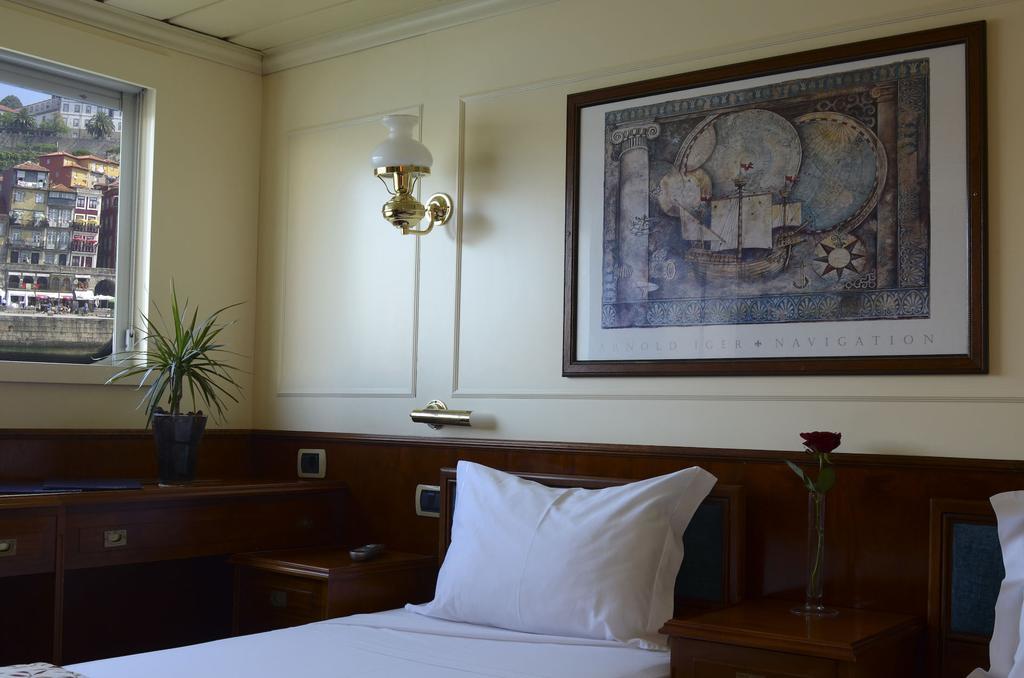 Invicta Ribeira Boat Hotel Porto Luaran gambar