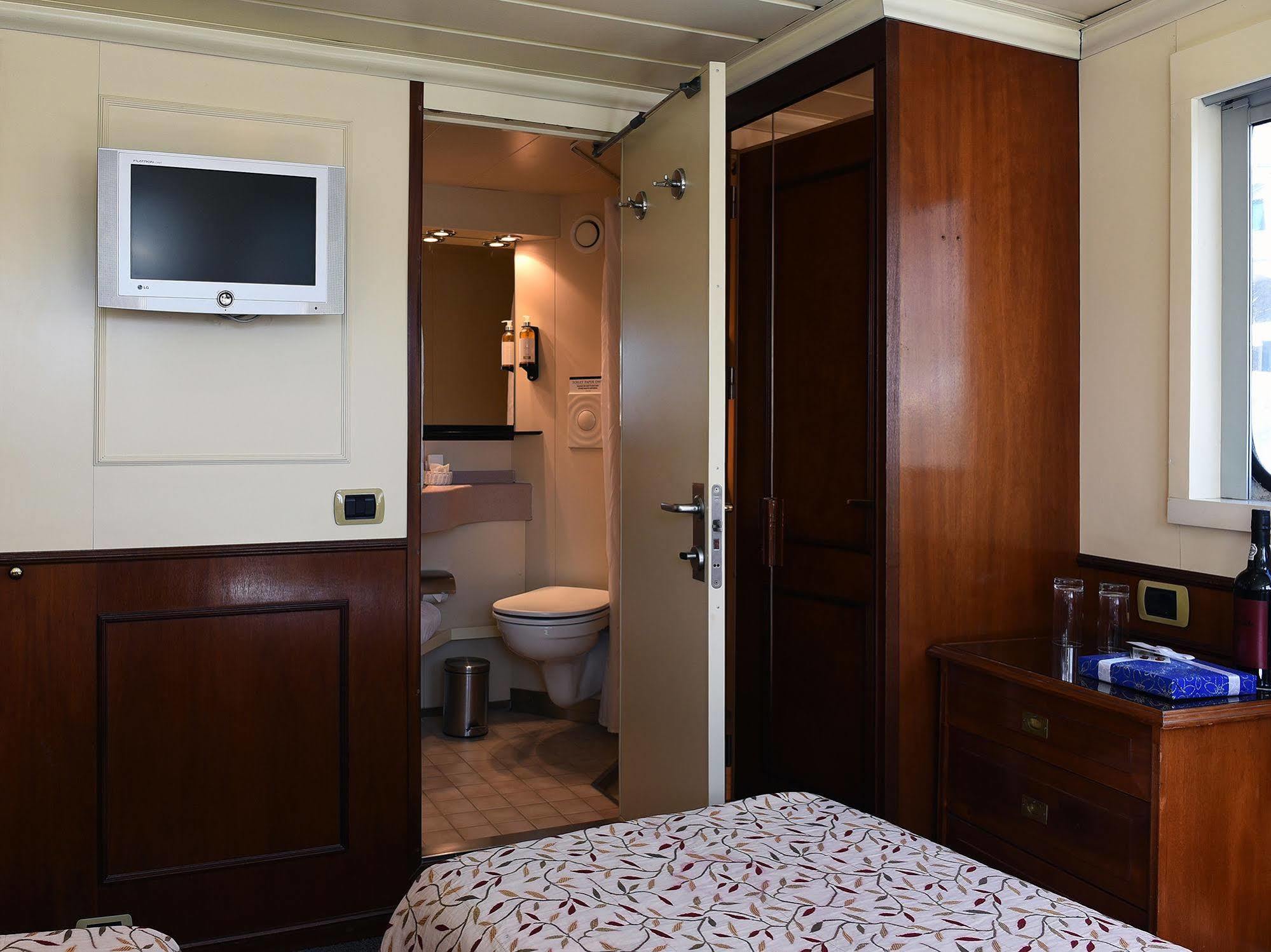 Invicta Ribeira Boat Hotel Porto Luaran gambar