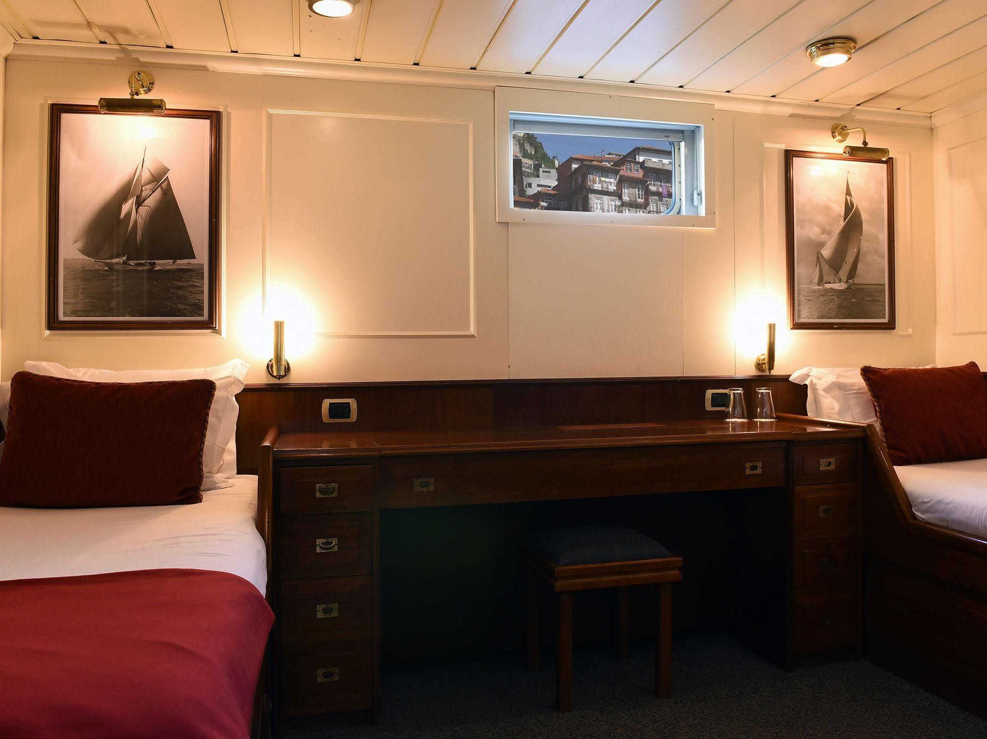 Invicta Ribeira Boat Hotel Porto Luaran gambar